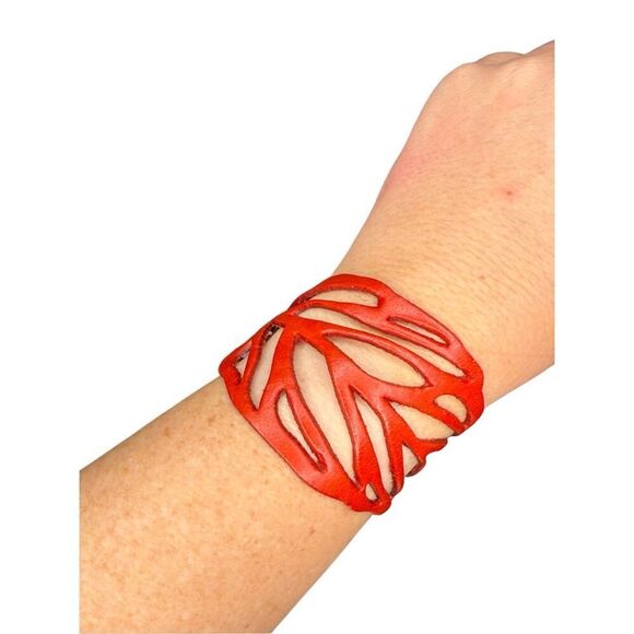 Anthropolgie red leather leaf wrap bracelet - Picture 5 of 6